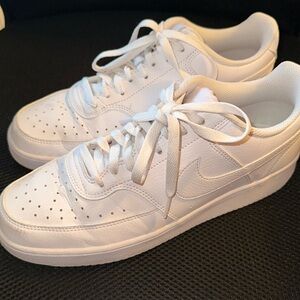Like new Nike tennis shoes!